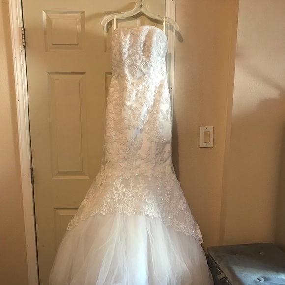 Wedding Dress and Veil - Picture 1 of 8